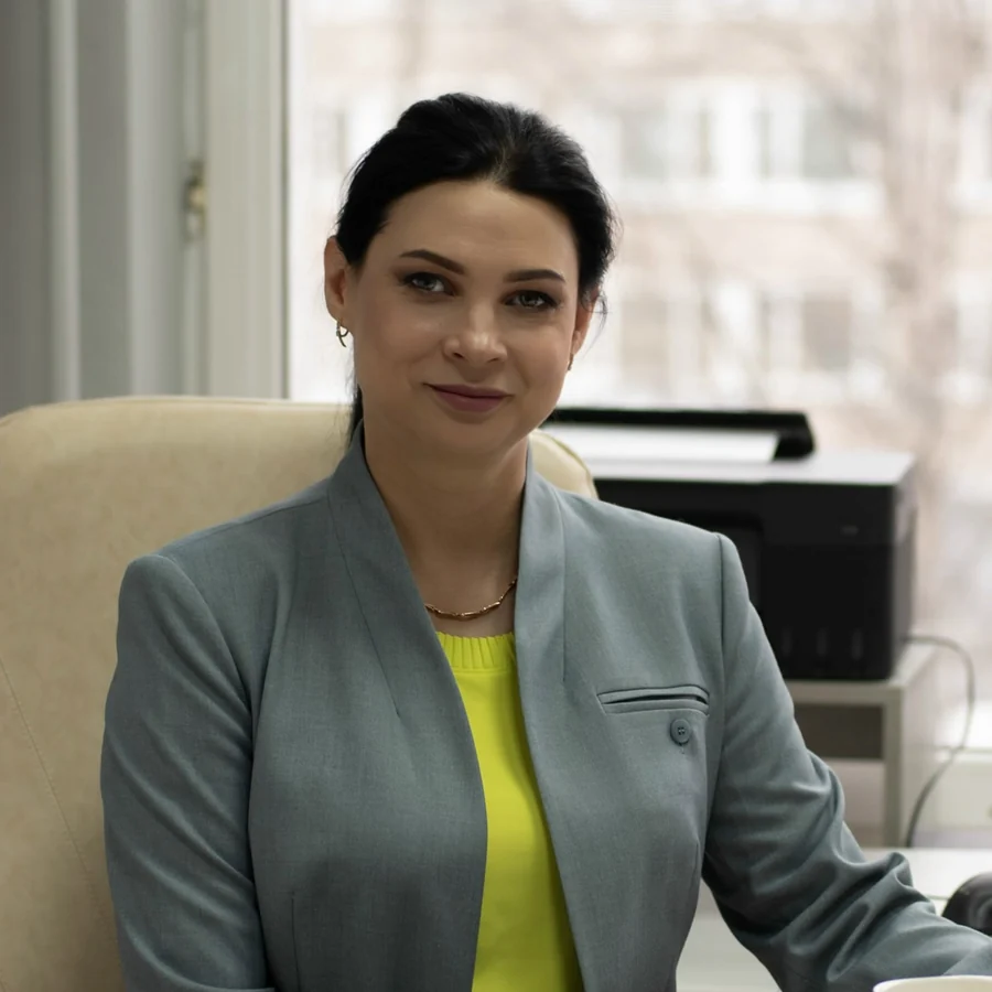 Людмила Пруцкова в офисе